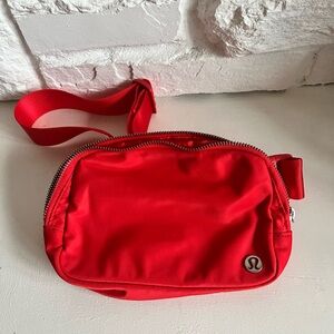 Lululemon Everywhere Belt Bag 1L - Poppy Red